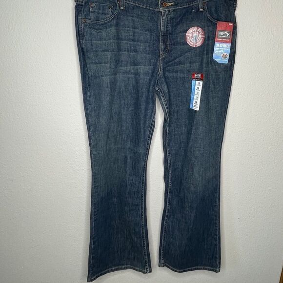 Levi's Signature Low Rise Bootcut‎ Jeans nwt - Picture 7 of 10